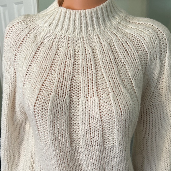 Abercrombie & Fitch Cream Turtleneck Sweater - Picture 3 of 5